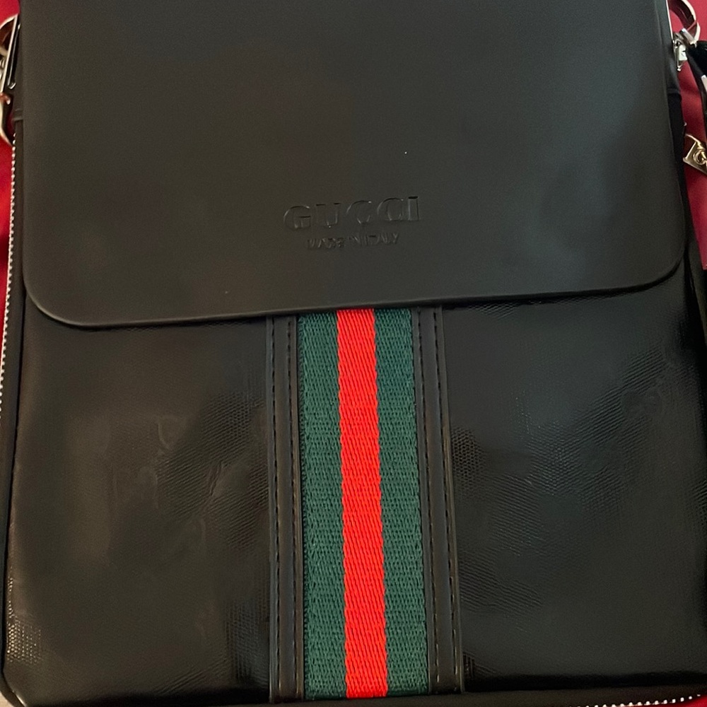 Black unisex crossbody bag